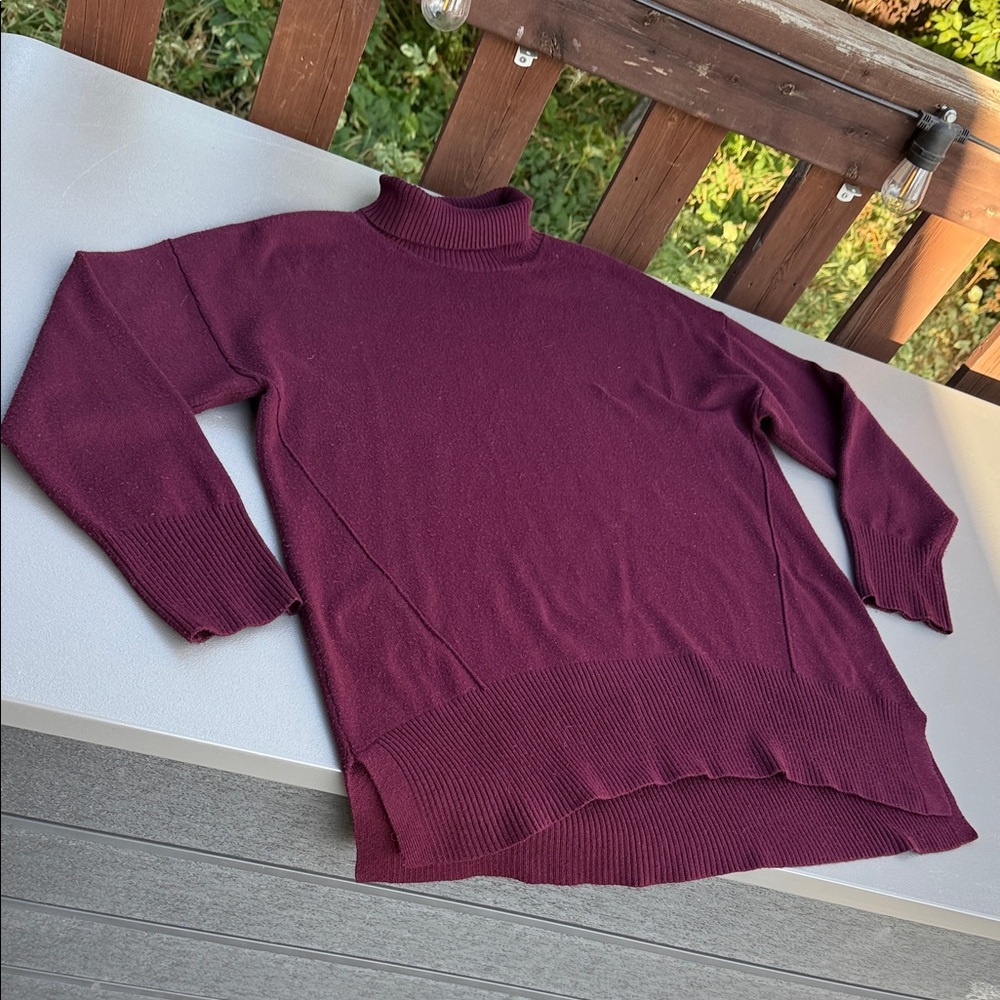 French connection, long sleeve pullover Women's Burgundy Turtleneck Sweater Med